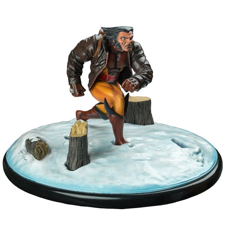 Marvel Premier Collection: Wolverine in Snow Statue