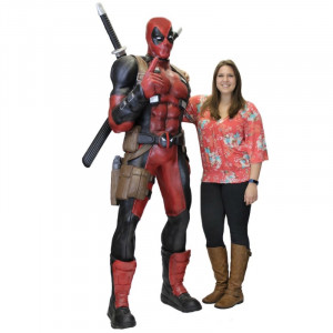  Marvel: Deadpool Life-Size Figure