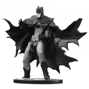  Batman Black & White Statue Rafael Rampa