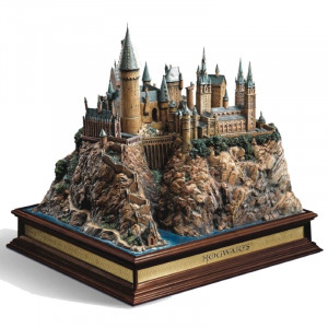 Harry Potter Hogwarts School Castle Diorama Statue