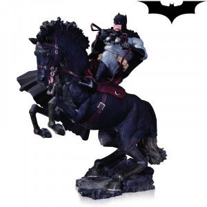 Dark Knight Returns: A Call To Arms Statue