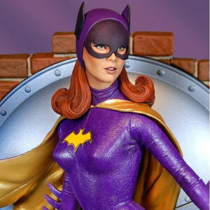 Batman Signature Series Batgirl Maquette Statue by Tweeterhead