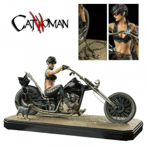 DC Comics Gotham City Garage Catwoman Statue