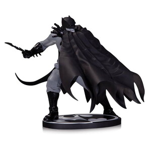 Batman: Black & White Batman Dave Johnson Statue